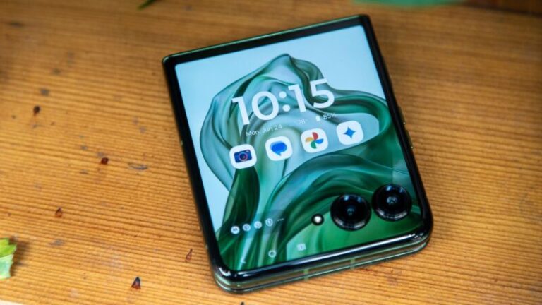 Motorola Razr Plus 2025 baru